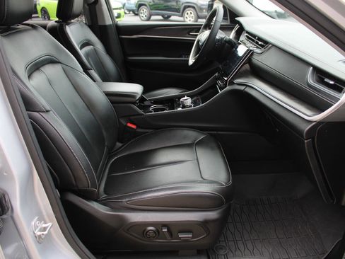 Certified 2023 Jeep Grand Cherokee L Limited image 24