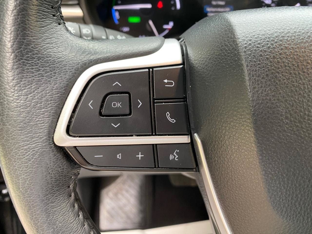Used 2024 Toyota Sienna XLE FWD image 65