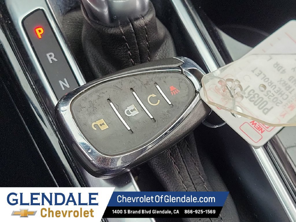 Used 2025 Chevrolet Trax LT FWD image 34