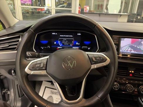 Certified 2024 Volkswagen Jetta SE w/ Panoramic Sunroof Package image 18