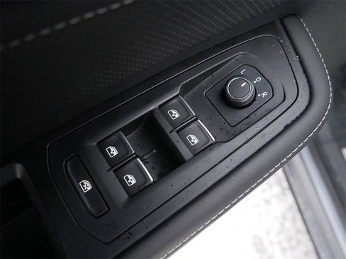 Used 2024 Volkswagen Atlas SE image 13