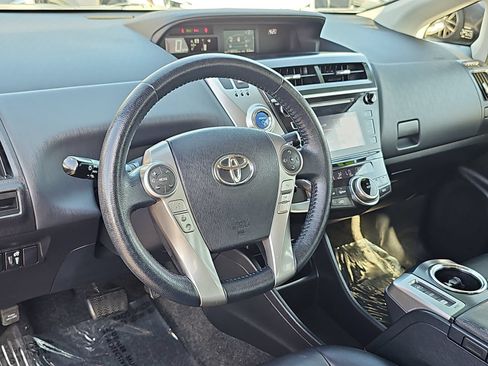 Used 2017 Toyota Prius V Four w/ Carpet Mat Package FWD image 15