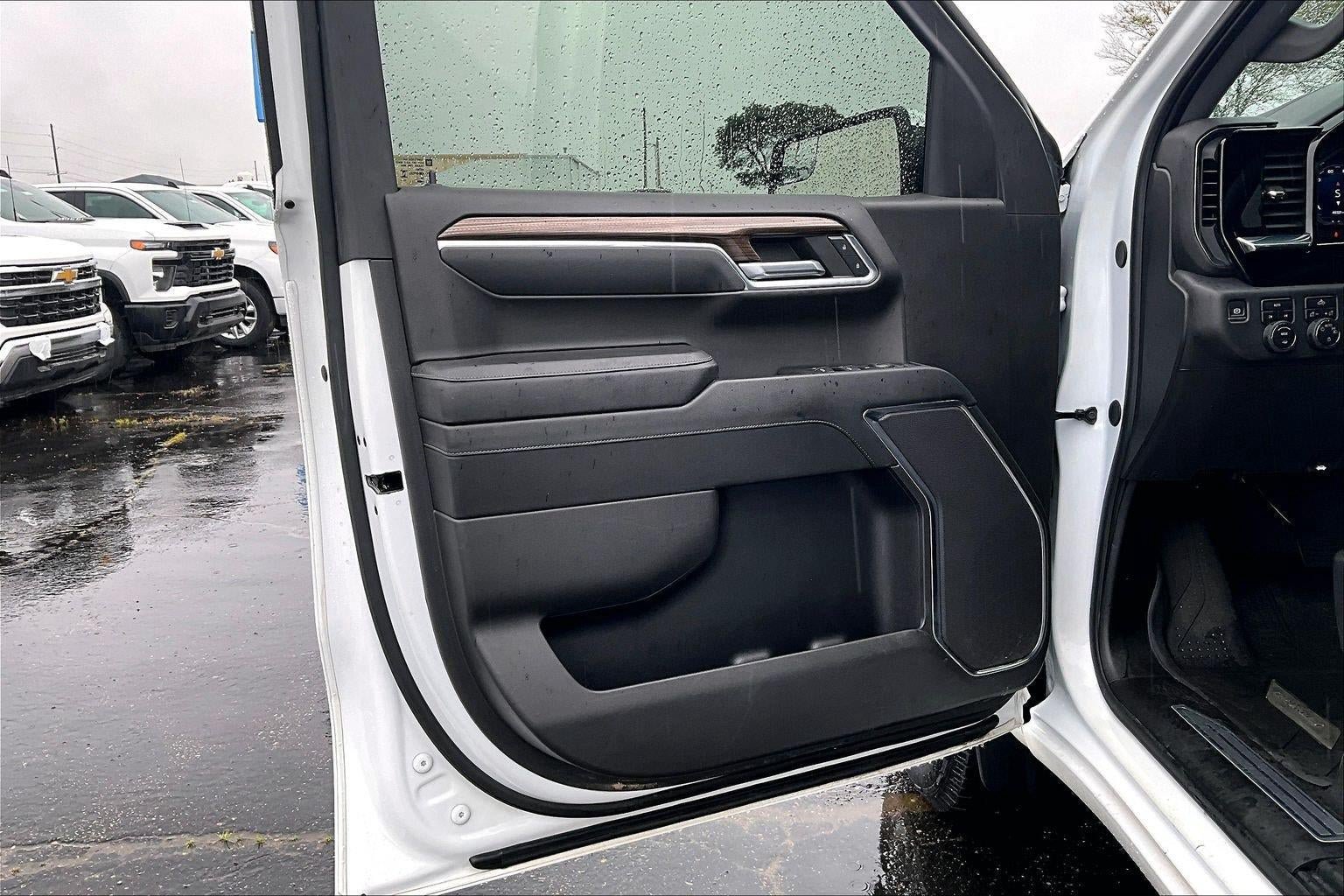Used 2024 Chevrolet Silverado 1500 LT AWD/4WD image 25