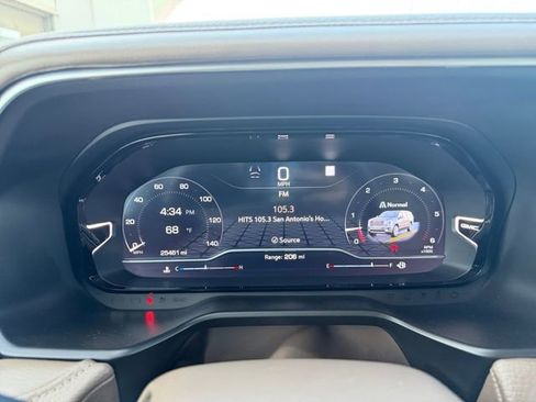 Used 2023 GMC Yukon Denali image 11