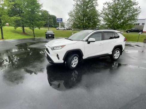 Used 2019 Toyota RAV4 XLE image 4