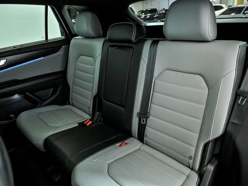 Certified 2025 Volkswagen Atlas Cross Sport SEL R-Line AWD/4WD image 15