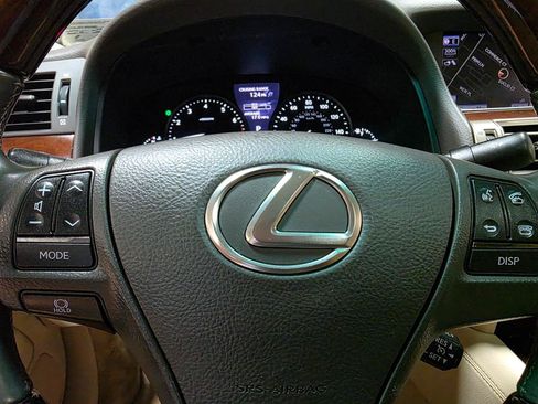 Used 2013 Lexus LS 460 w/ Comfort Pkg RWD image 27