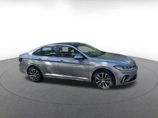Used 2025 Volkswagen Jetta SE video 2