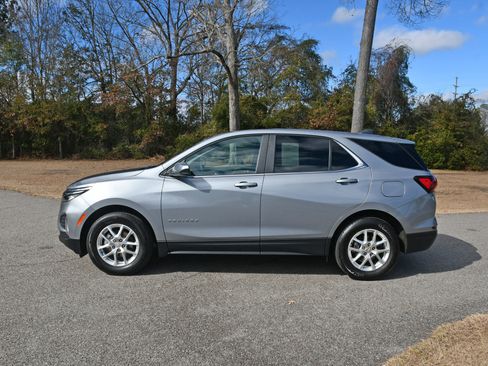 Used 2024 Chevrolet Equinox LT image 2