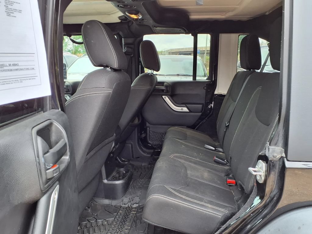 Used 2016 Jeep Wrangler Unlimited Rubicon w/ Connectivity Group AWD/4WD image 9