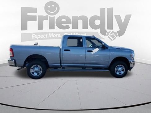 Used 2022 RAM 2500 Tradesman w/ Chrome Appearance Group AWD/4WD image 6