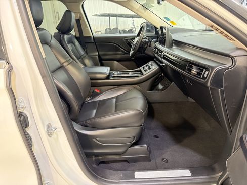 Used 2022 Lincoln Aviator AWD w/ Premium Package image 30
