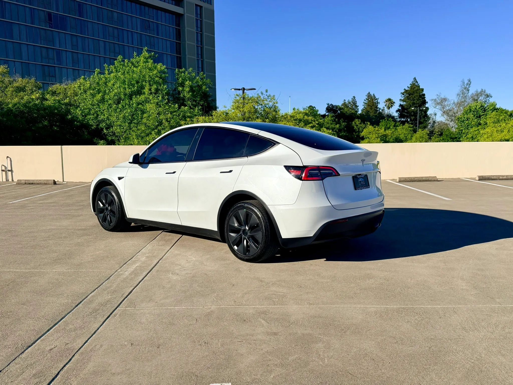 Used 2024 Tesla Model Y Long Range RWD image 5