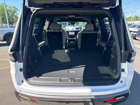 New 2026 Jeep Grand Wagoneer Limited AWD/4WD image 16