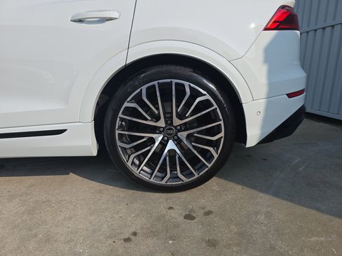 New 2025 Audi SQ8 Premium Plus image 32