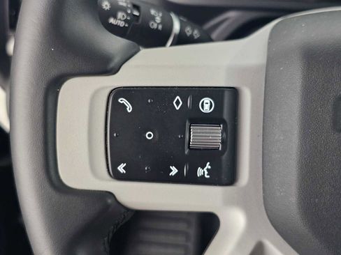 Used 2025 Land Rover Defender 130 S image 29