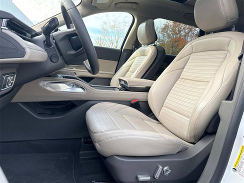 Used 2025 Lincoln Nautilus Reserve w/ Jet Appearance Package image 11