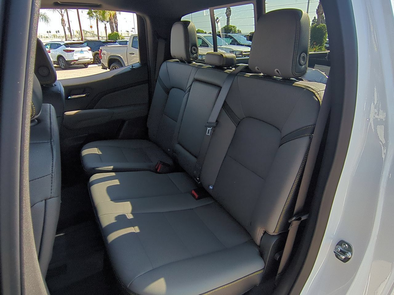 Used 2025 Chevrolet Colorado ZR2 w/ Technology Package AWD/4WD image 25