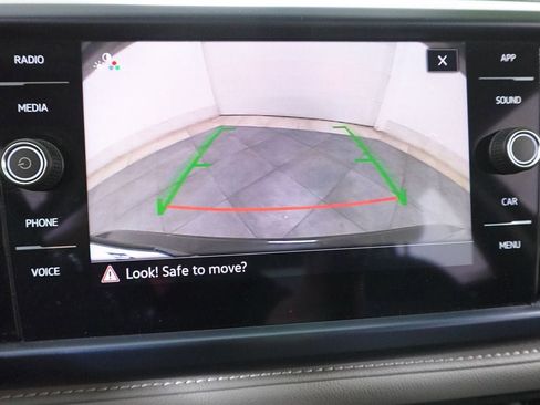 Used 2024 Volkswagen Taos SE image 17