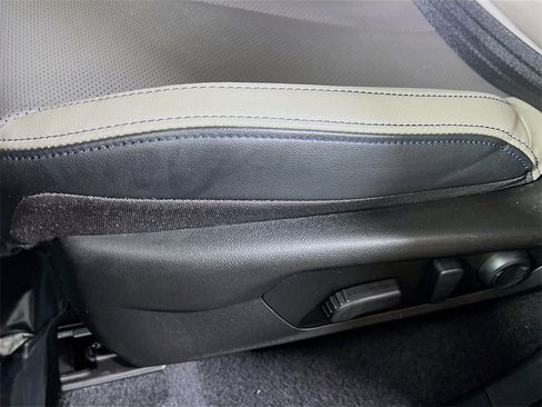 Certified 2025 Subaru Forester Limited image 19