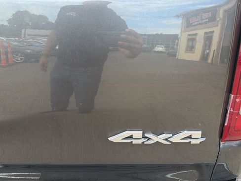 Used 2020 RAM 1500 Laramie AWD/4WD image 34