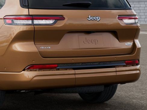 New 2026 Jeep Grand Cherokee L Summit AWD/4WD image 13