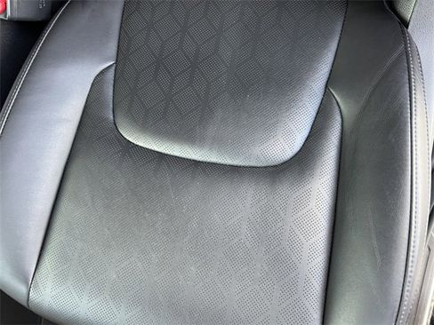 Used 2024 Kia Carnival EX image 12