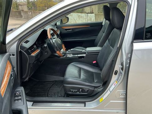 Used 2014 Lexus ES 300h w/ Luxury Package w/Bamboo Trim FWD image 29