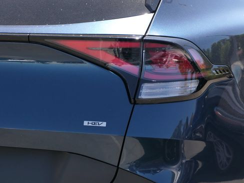 Used 2023 Kia Sportage EX AWD/4WD image 4