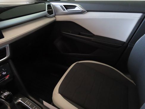 New 2025 Volkswagen Taos SE image 20