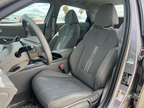 Used 2024 Hyundai Elantra SEL FWD image 11