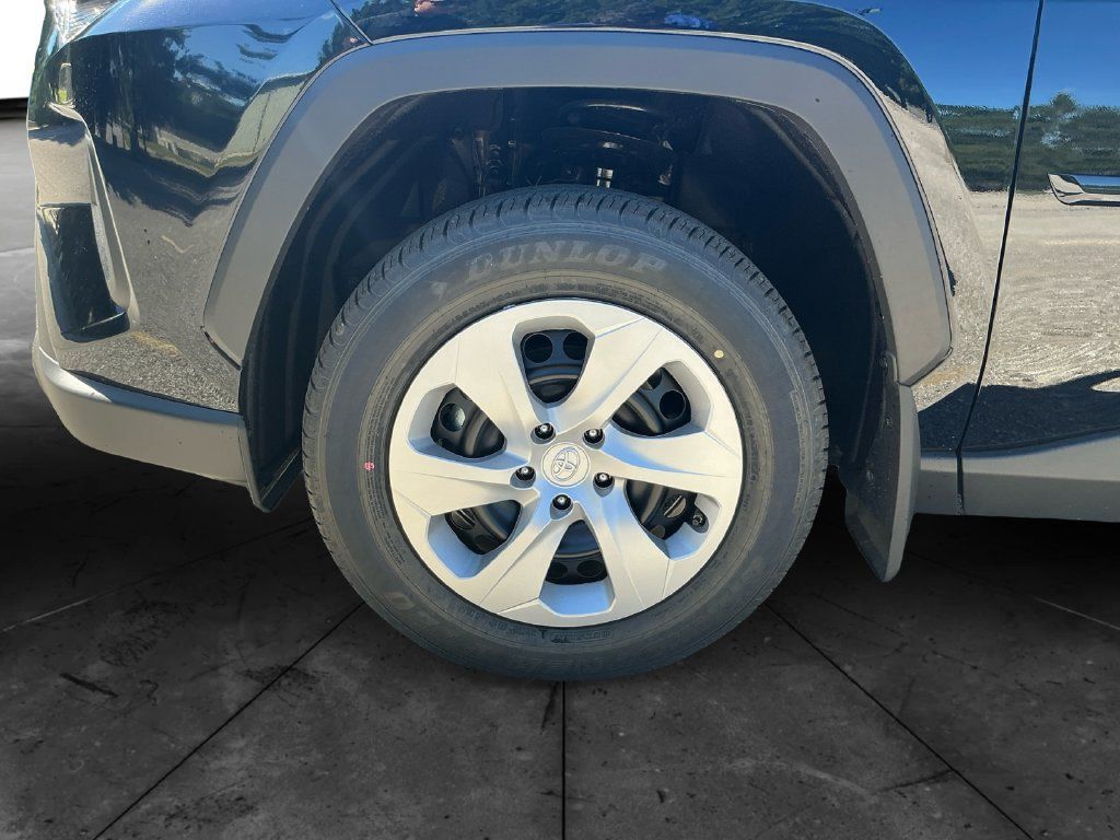 Used 2025 Toyota RAV4 LE AWD/4WD image 14
