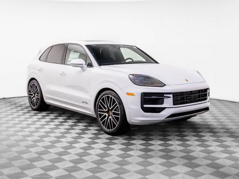 New 2026 Porsche Cayenne GTS image 6