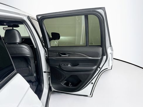 Used 2023 Jeep Grand Cherokee Limited w/ Black Appearance Package image 30