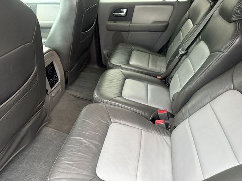 Used 2005 Ford Expedition XLT image 13