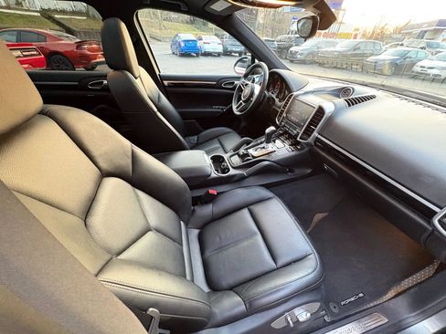 Used 2018 Porsche Cayenne image 21