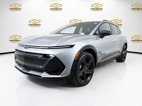 Used 2025 Chevrolet Equinox EV RS FWD image 3