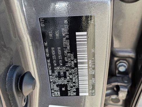 Used 2021 Toyota Highlander XLE AWD/4WD image 17