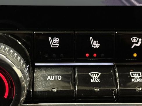 Used 2024 GMC Canyon Denali image 8