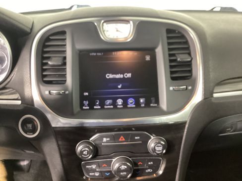 Used 2015 Chrysler 300 Limited image 18