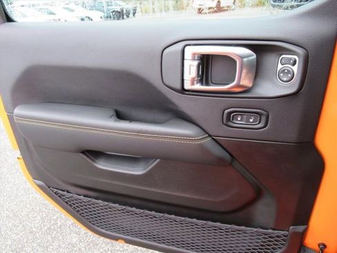 Used 2025 Jeep Wrangler Sahara image 20