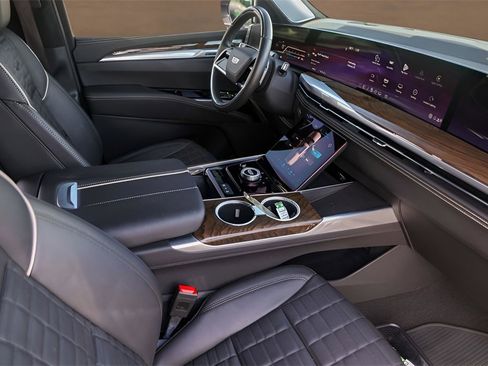 Used 2025 Cadillac Escalade Sport Platinum image 31