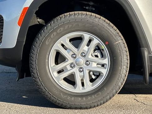 New 2025 Jeep Grand Cherokee Laredo w/ MOPAR Finishing Package RWD image 24
