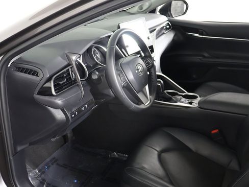 Used 2021 Toyota Camry XLE w/ Navigation Upgrade Package image 25