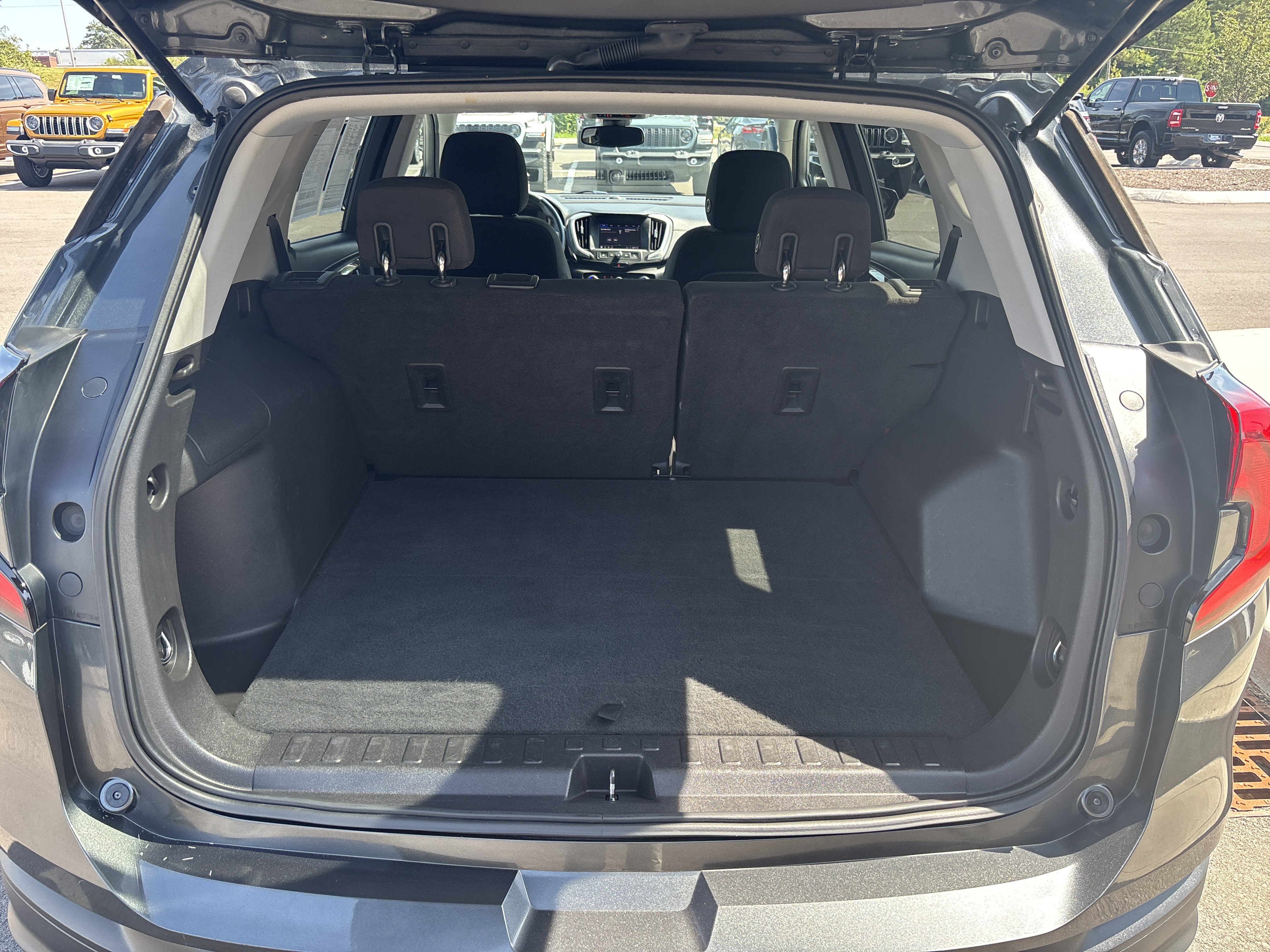 Used 2020 GMC Terrain SLE w/ Driver Convenience Package FWD image 34
