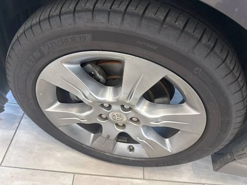 Used 2014 Toyota Sienna SE FWD image 11