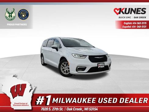Used 2023 Chrysler Pacifica Touring-L FWD image 1