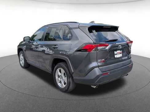 Used 2021 Toyota RAV4 XLE w/ Convenience Package FWD image 4