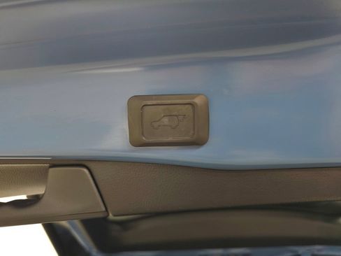 Used 2023 Toyota RAV4 SE w/ Convenience Package AWD/4WD image 10