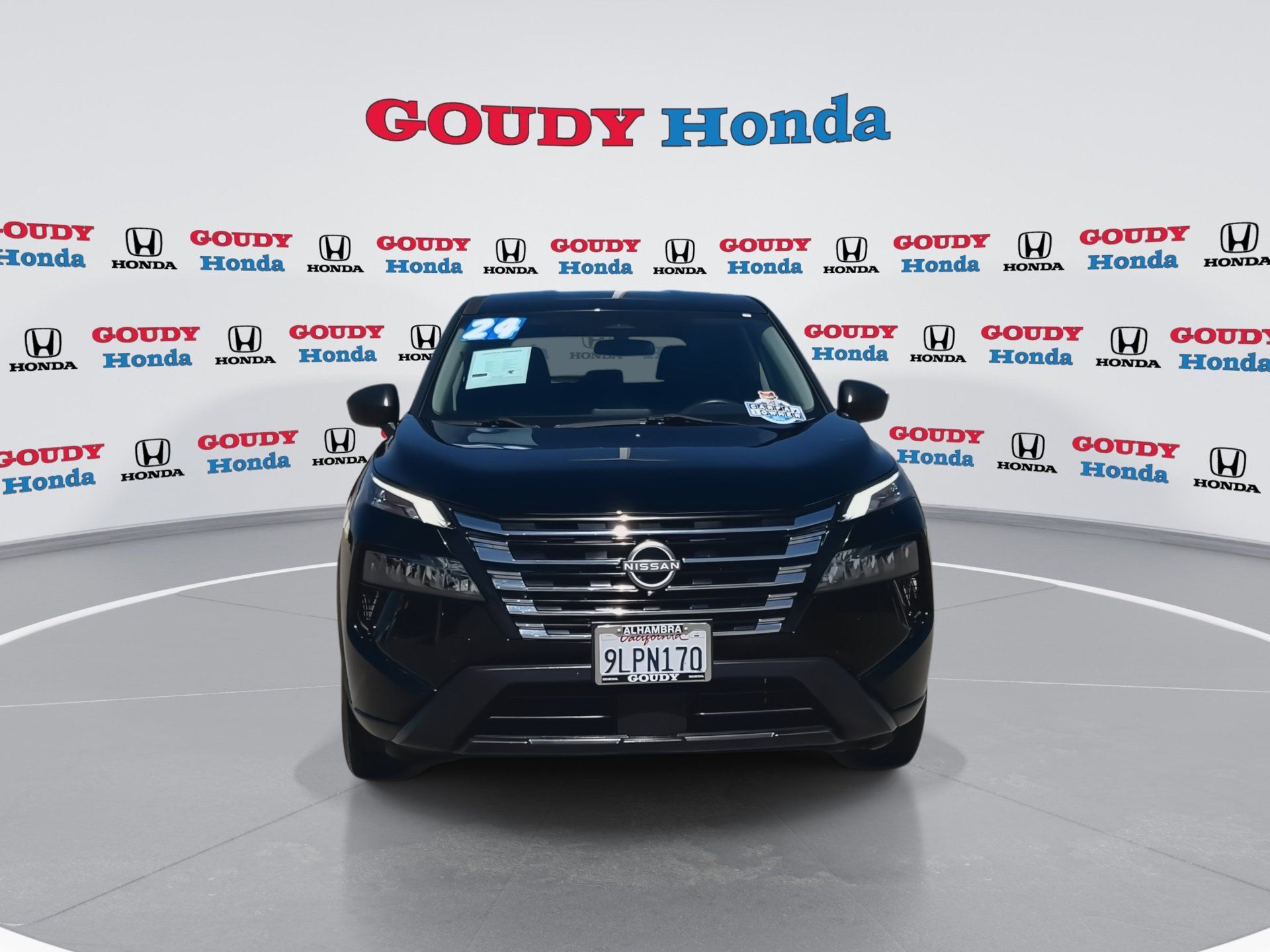 Used 2024 Nissan Rogue S AWD/4WD image 3